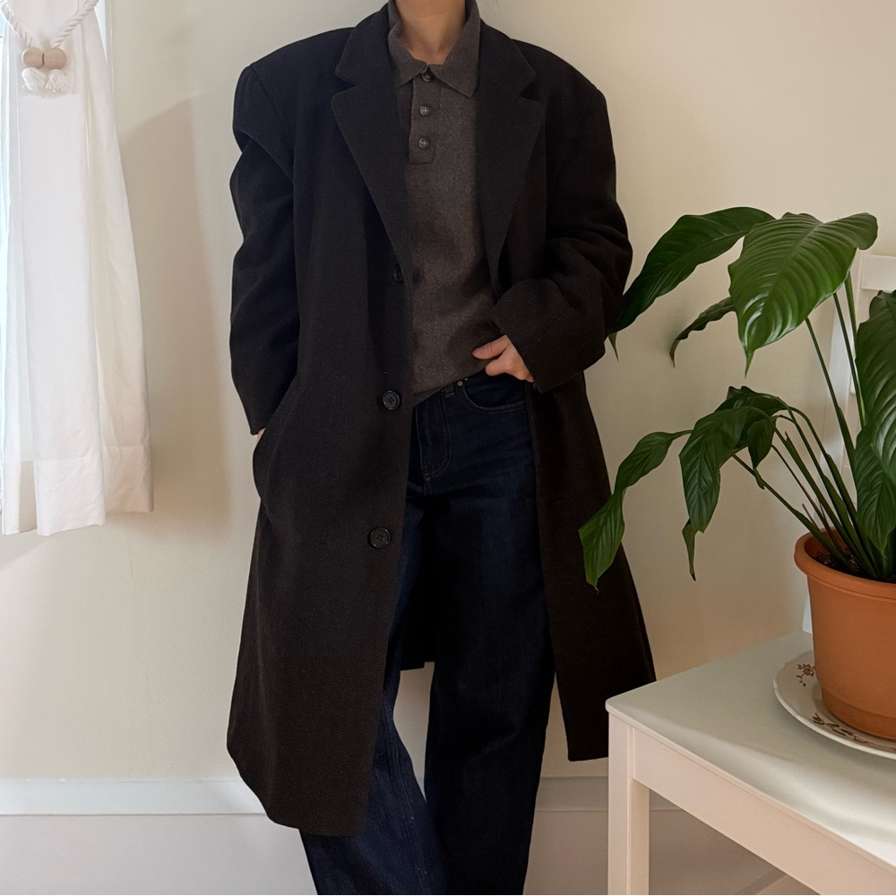 DKNY Wool Blend herringbone Brown Long Coat Size 42 Shoulder Pads Button Closure - Picture 1 of 15